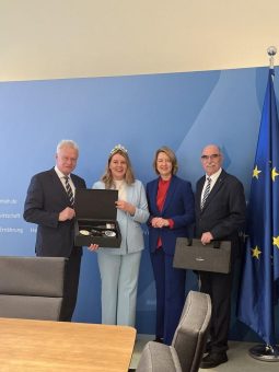 Präsident des Fränkischen Weinbauverbands trifft Bundeslandwirtschaftsminister