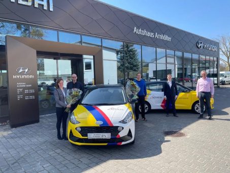 Hyundai Leasing übergibt die ersten 13 Hyundai i10 an Pflegeanbieter RENAFAN