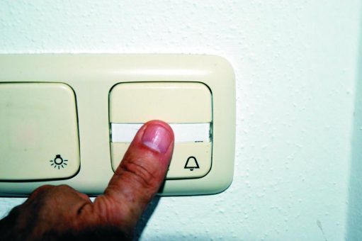 Dubiose „Hausbesuche“ von Unbekannten in Dachdecker-Kleidung