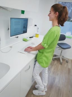 Mehr Patientensicherheit beim Zahnarzt – Medizinische Tastaturen von PUREKEYS ermöglichen komfortable Hygiene