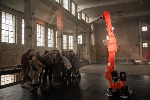 Virtual Reality Ballett in 360 Grad: KUKA Roboter auf der Bühne des Staatstheaters Augsburg