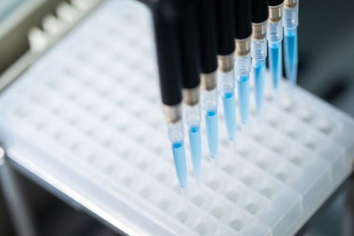 Herstellung von Laborprodukten mit Robotern: Rasant steigende Nachfrage durch Corona