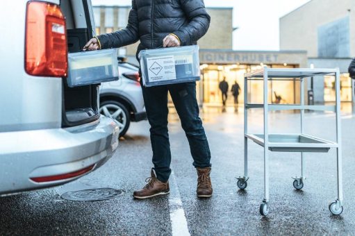 Auf dem Weg zum Krankenhaus 4.0: KUKA Roboter sortieren bis zu 3.000 Blutproben pro Tag