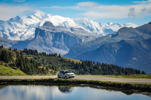 Rallye Mont-Blanc: Opel Corsa Rally Electric vor hochalpiner Kulisse