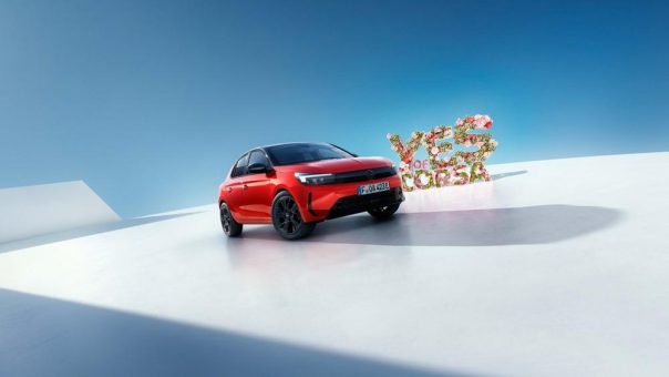 Opel-Kampagne „Yes, of Corsa Wedding“ startet: Mit dem Corsa Electric in die Flitterwochen