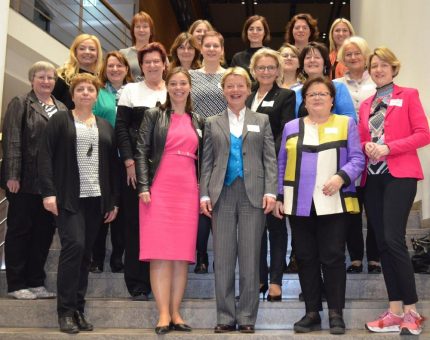 SKZ-Wissenschaftlerin Dr. Marieluise Lang bei Netzwerkaustausch in Berlin Erfolgreiche Frauen aus Wirtschaft und Forschung im Austausch mit Abgeordneten des Deutschen Bundestages