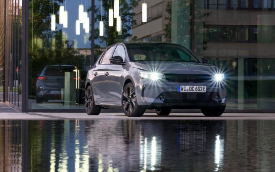 Gute Nacht, dunkle Straßen: Mit Intelli-Lux LED® von Opel taghell unterwegs