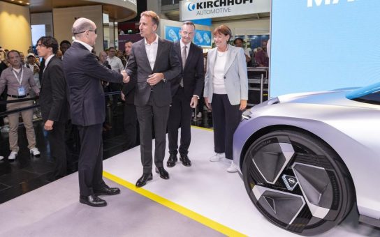Bundeskanzler Olaf Scholz besucht Opel-Stand auf der IAA Mobility