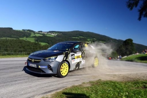 Reiter gewinnt in seinem Opel Corsa Rally Electric die Hitzeschlacht in der Steiermark