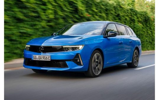 Kult-Fortsetzung: Auf Hai-Suche im neuen Opel Astra Sports Tourer