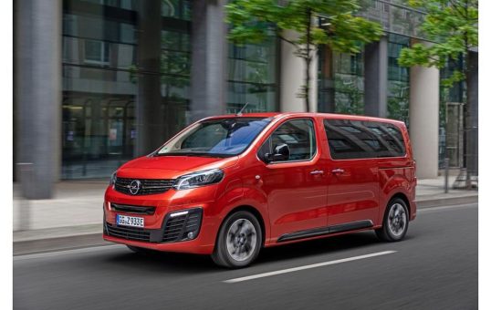 Opel mit Zafira-e Life auf dem Caravan Salon Düsseldorf 2022