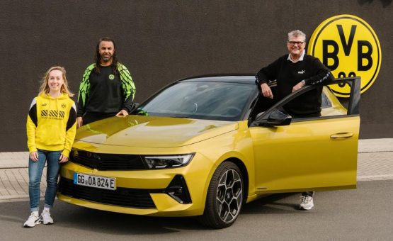 Neue Folgen der Kultserie: 10. Runde für das BVB-Quiztaxi von Opel