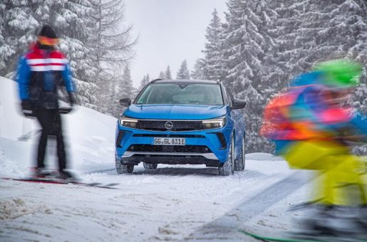 Hightech-Allradler: Opel Grandland Hybrid4, Opel Insignia und Opel Insignia GSi