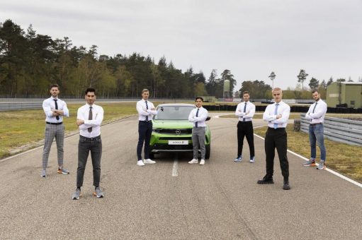 In der Hauptrolle: Opel Mokka-e beim „GQ Gentleman-Award 2021“