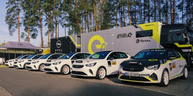 Die ersten Opel Corsa-e Rally an Kundenteams ausgeliefert