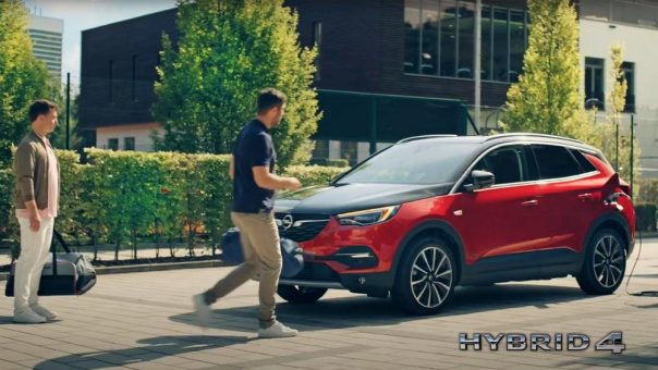 Sportlich und humorvoll: Neuer TV-Spot für den Opel Grandland X Plug-in-Hybrid