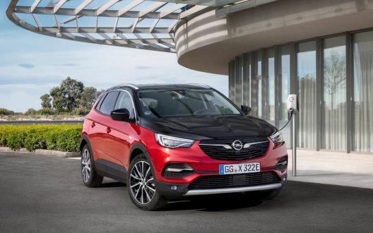 Umweltprämie für Opel Corsa-e und Grandland X Plug-in-Hybrid steigt