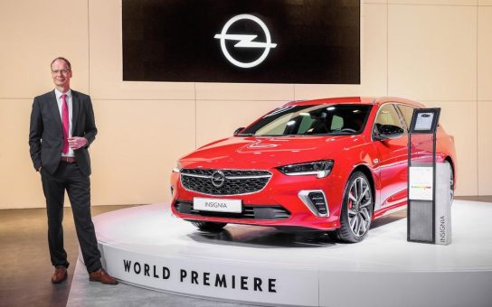 CEO Lohscheller eröffnet Opel-Stand auf Brüsseler Automobilsalon