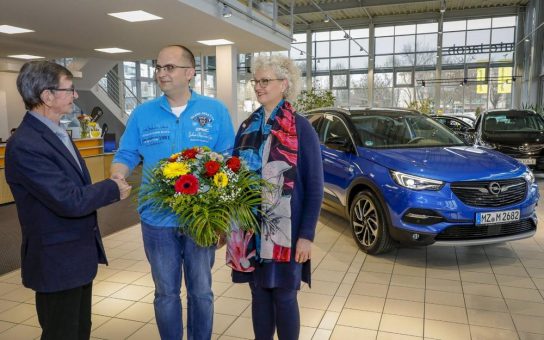 Opel Grandland X fährt mit neuem Top-Benziner bei den Kunden vor