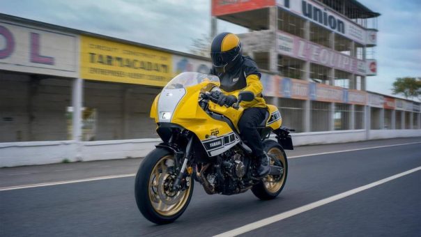 Die Yamaha XSR900 GP 2026 – Legend yellow