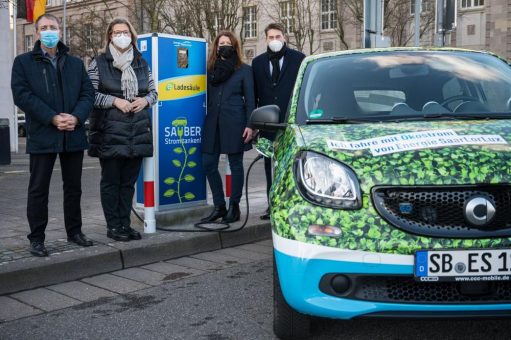 Neue E-Ladesäule vor Wirtschaftsministerium auch öffentlich zugänglich