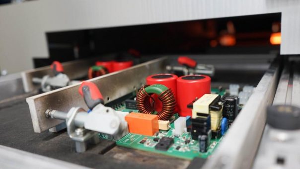 Frequenzumrichter-Kompetenz von KNESTEL: Effiziente Antriebslösungen von 1 kW bis 100 kW