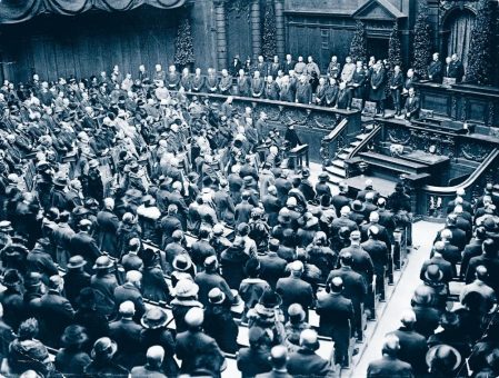 Erschreckende aktuell: der Volkstrauertag und seine Geschichte