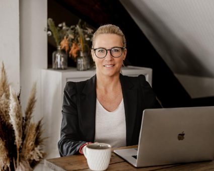 Führungswechsel mit Rückenwind: Nadine Bernink leitet Rainer Elsmann Immobilien | DE/NL-Grenzkompetenz