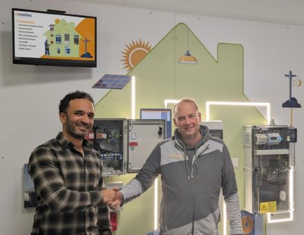 Partnerschaft mit Strahlkraft: Das Sonnenkaufhaus Freiburg setzt auf enwitec POS-Wand für praxisnahe Produktpräsentation