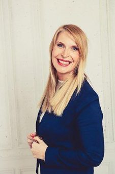 Jutta Holzmann neu im Vorstand der uniVersa Versicherungsunternehmen