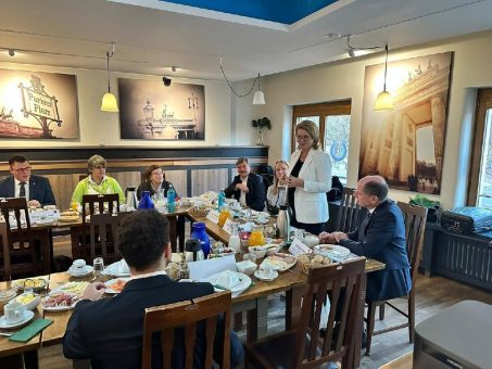 Parlamentarisches Frühstück des Eigenheimerverbandes Deutschland: Austausch zu Wohnraumpolitik, Baukultur und Zukunft des Einfamilienhausbestands