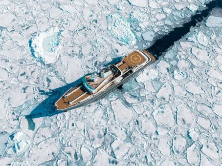 Neue Arktis-Reisen 2026: Luxus-Expeditionen mit der Eisbrecher-Superyacht Aqua Lares