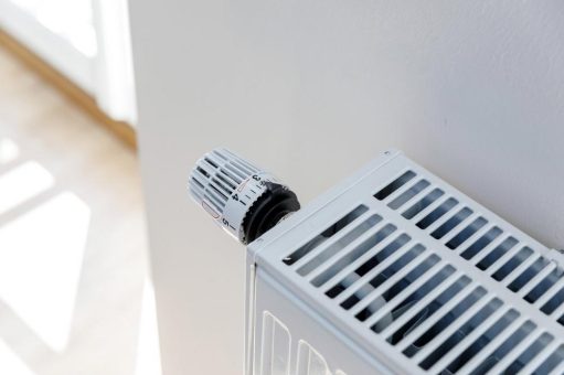 Feuchte Wände – teure Wärme: So sparen Sie mit trockenen Mauern Energie