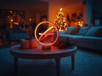 Mit KI durch die Winterdunkelheit: Smarte Lichtintelligenz für Stimmung, Fokus und Feierlaune