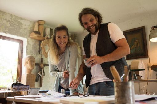 „Der kleine Bulldogfahrer geht auf Reisen“ – das Kinderbuch-Debüt von Steffi Böhler und Keller Steff