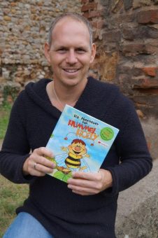 Hummel Holly im Märchenland: Das Wohltätigkeitsprojekt von Heiko Baumann