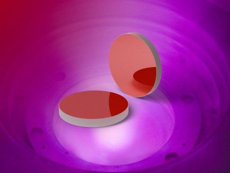 LASER COMPONENTS feiert 40 Jahre Fertigung von kundenindividuellen Laseroptiken