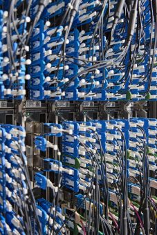 Starkes Signal für die Zukunft: purtel.com geht mit 400G an Europas größtem Internetknoten DE-CIX Frankfurt live