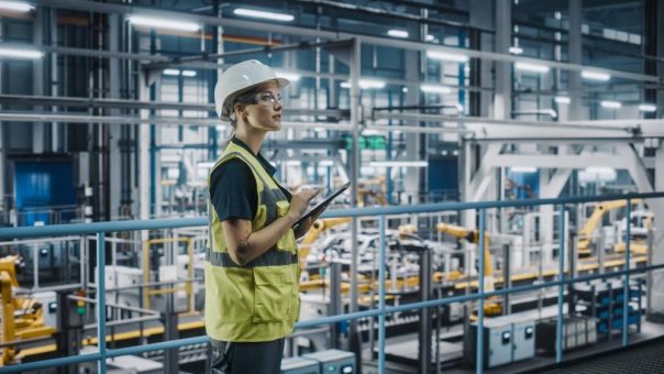 Neue Studie zeigt: Industrieunternehmen können ihre Wettbewerbsfähigkeit durch Modernisierung geschlossener Automatisierungssysteme jährlich um 11,28