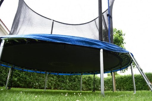TÜV SÜD gibt Tipps für sichere Gartentrampoline