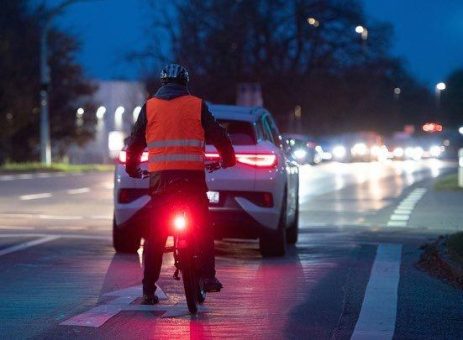 TÜV SÜD gibt Tipps für bessere Sichtbarkeit im Straßenverkehr