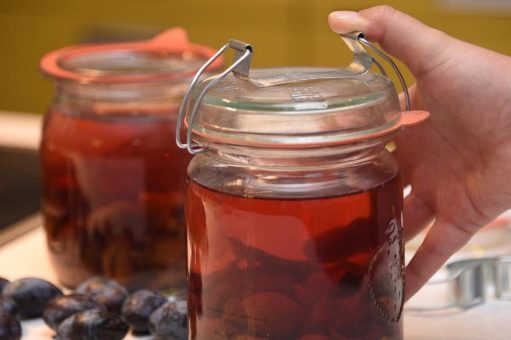 Einkochen, Einlegen und Fermentieren: So bleibt Obst und Gemüse  lange haltbar