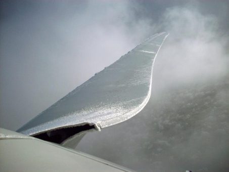 TÜV SÜD präzisiert Berechnungsmethode für Eiswurf und Eisfall