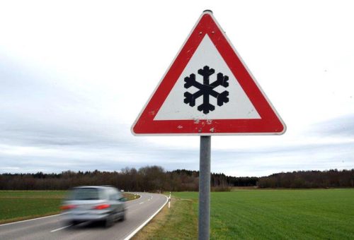 TÜV SÜD: Verkehrsschild Glätte – ein echter Praxishelfer