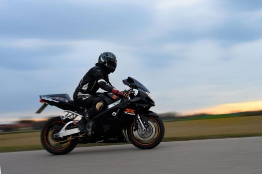 TÜV SÜD: Beim Outfit liegt Technik im Trend