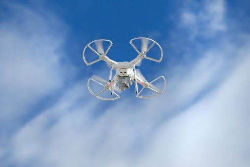 Sichere Luftfahrt mit dem „Drohnen-Führerschein“ von TÜV SÜD