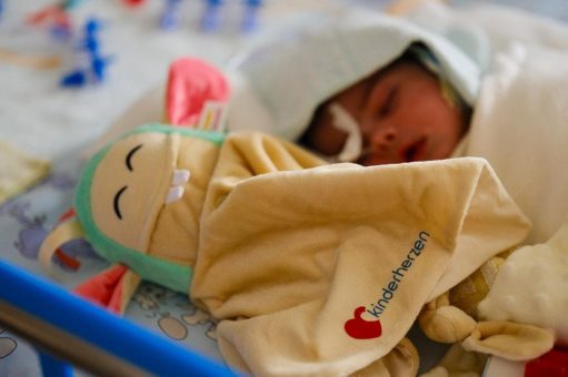 Weihnachtsspende für herzkranke Kinder