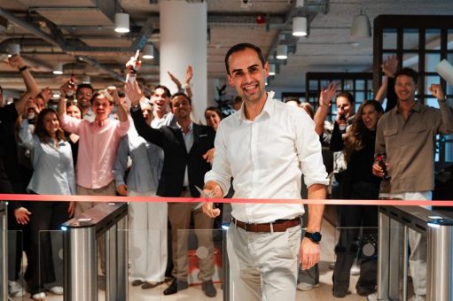 Factorial überschreitet 100 Mio. USD Jahresumsatz und wächst weiter in Europa