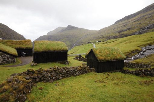 Färöer-Inseln im Sommer: Exklusive Privat- und Mietwagenreisen bei inventia