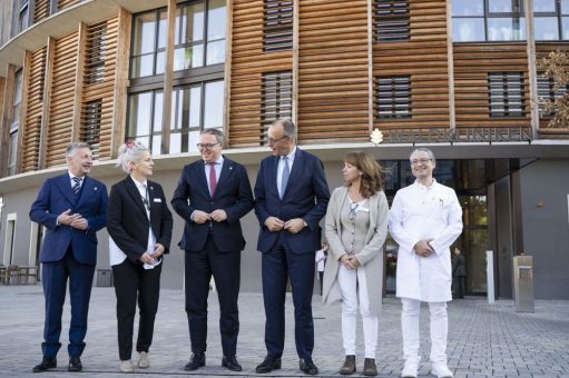 Bundeskanzler Merz und Ministerpräsident Voigt besuchen Waldkliniken Eisenberg – Einblicke in innovative Pflege- und Gesundheitsversorgung